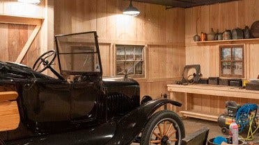 Spännande projekt från USA: Ett Ford bilmuseum i form av ett vintage-garage